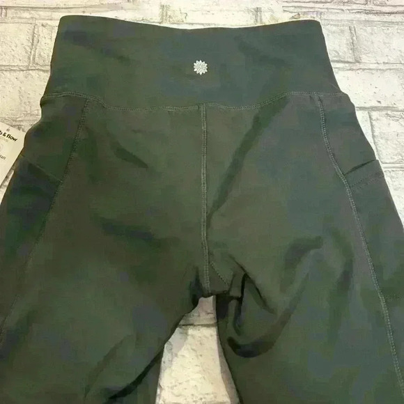 NWT Women’s Ebb & Flow Olive Green Compression Shorts Size Small - Picture 5 of 5